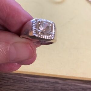 Gorgeous ring size 7 1/2